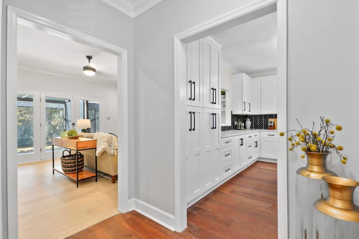 Renovated Pool Paradise Private Oasis Sleeps 14 Holiday home Savannah