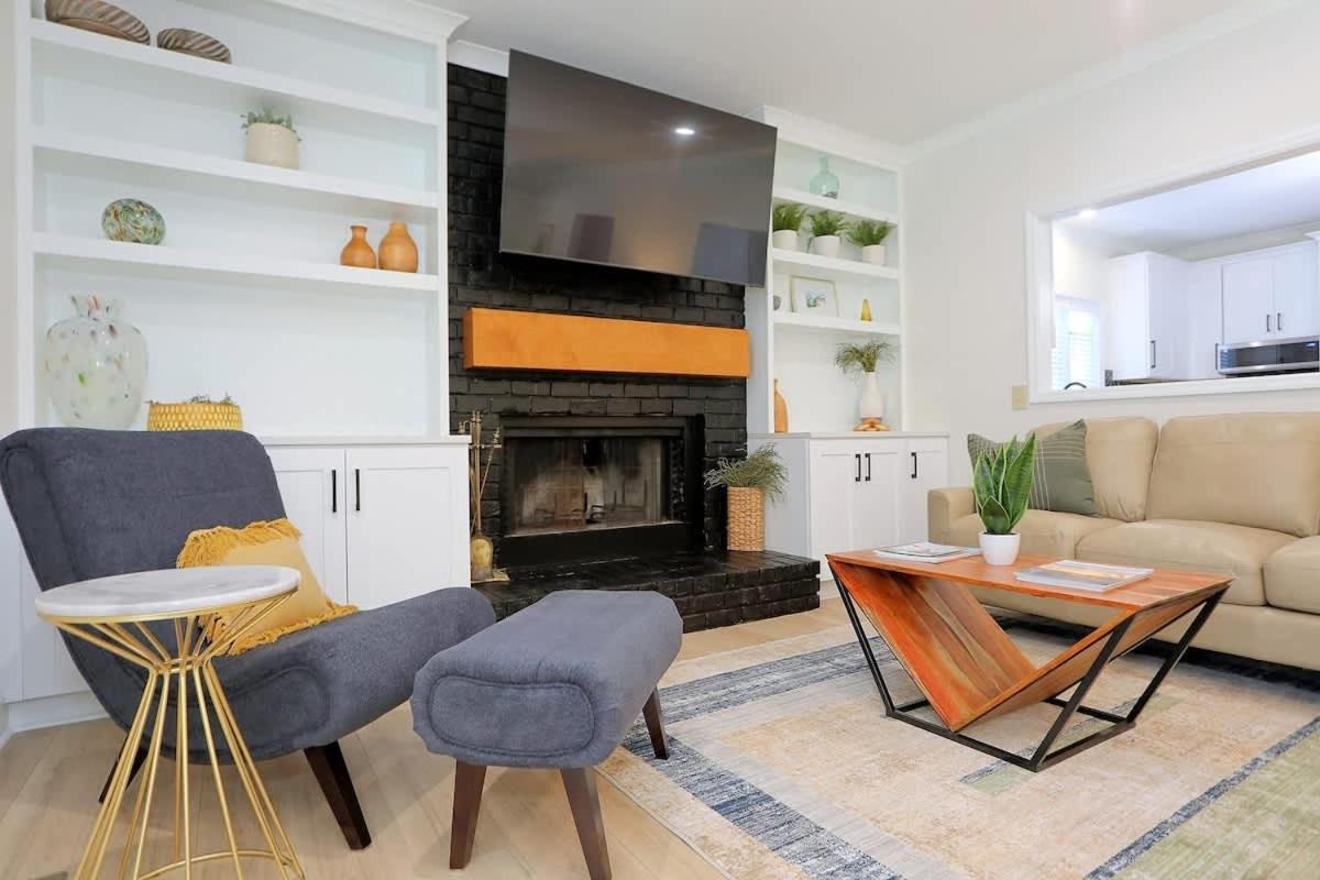 Renovated Pool Paradise Private Oasis Sleeps 14 Holiday home Savannah