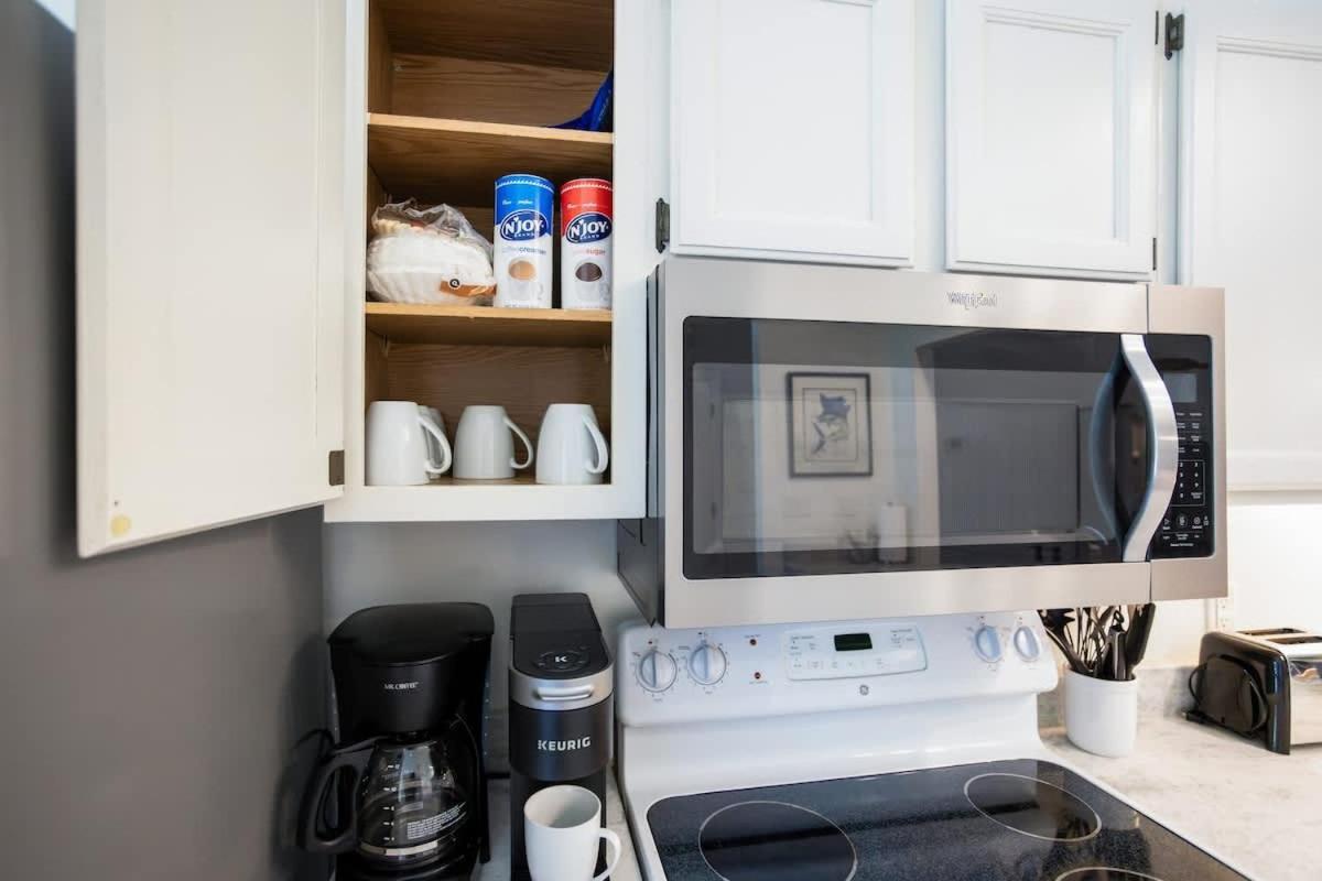 New Spacious Near & Dogs Welcome Holiday home Savannah