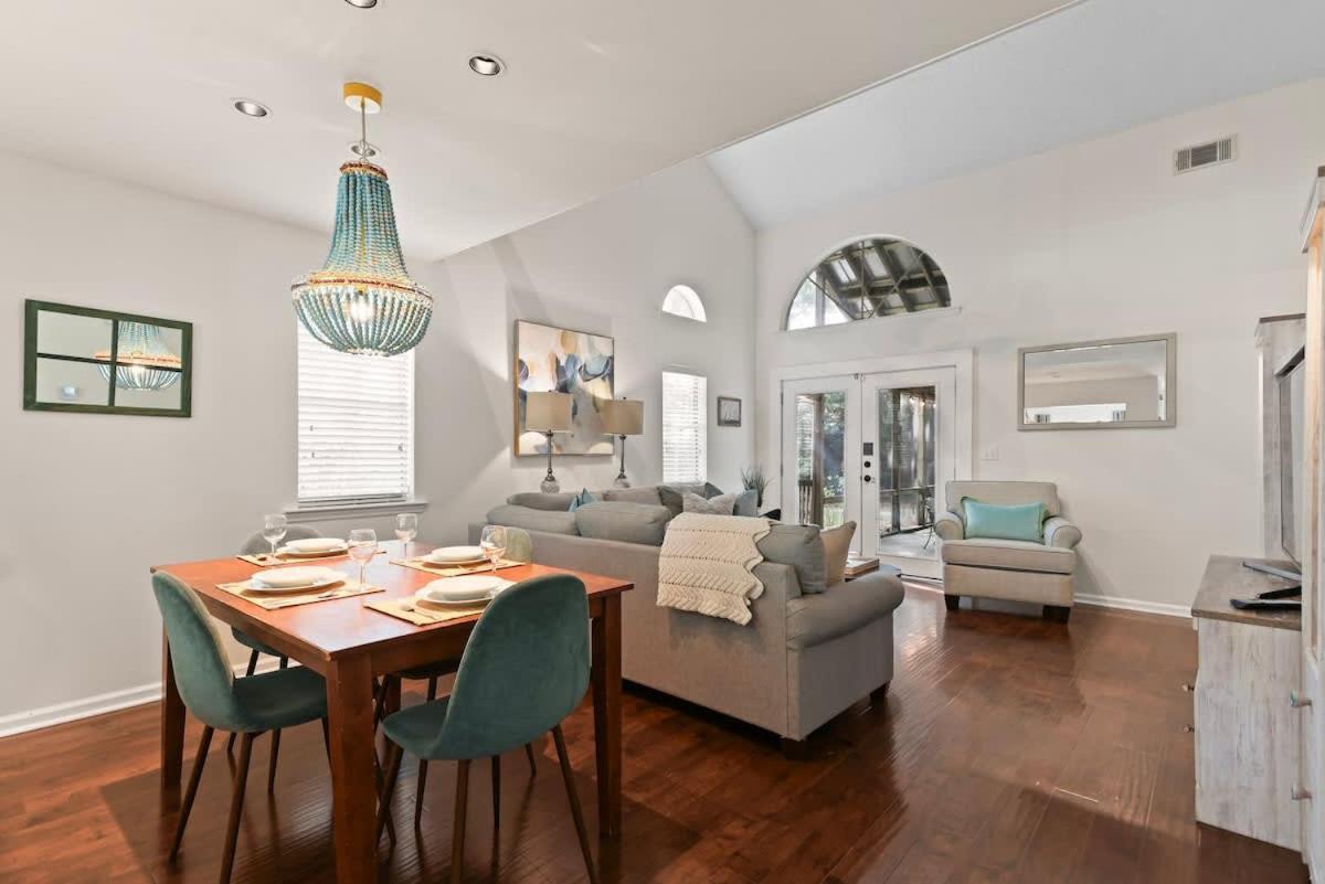New Spacious Near & Dogs Welcome *
