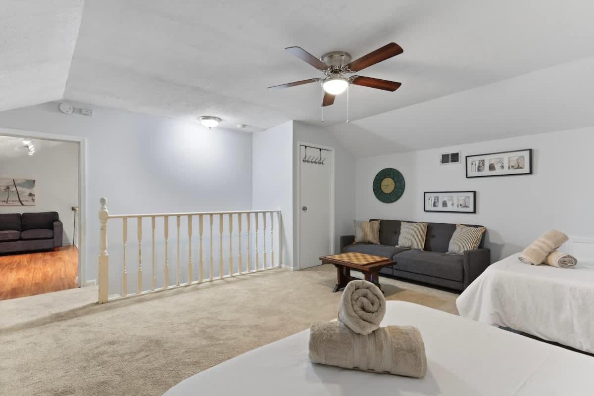 New Spacious Near & Dogs Welcome * Savannah