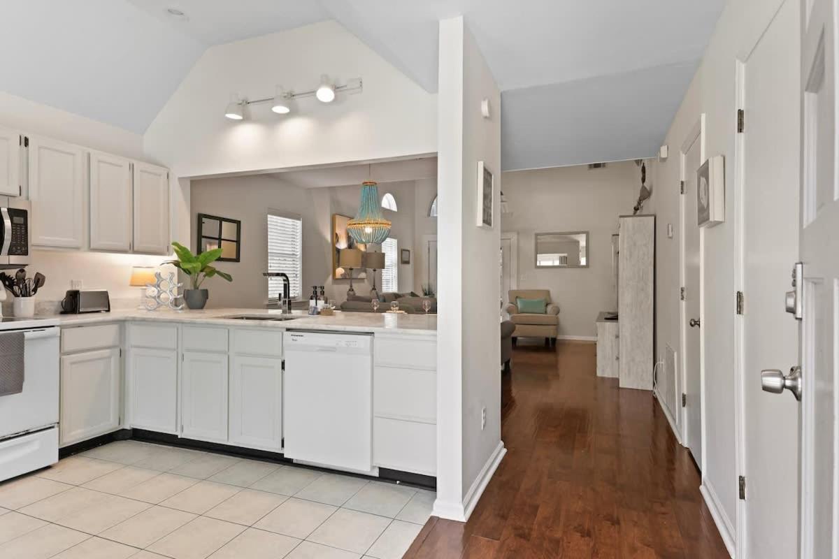 New Spacious Near & Dogs Welcome *