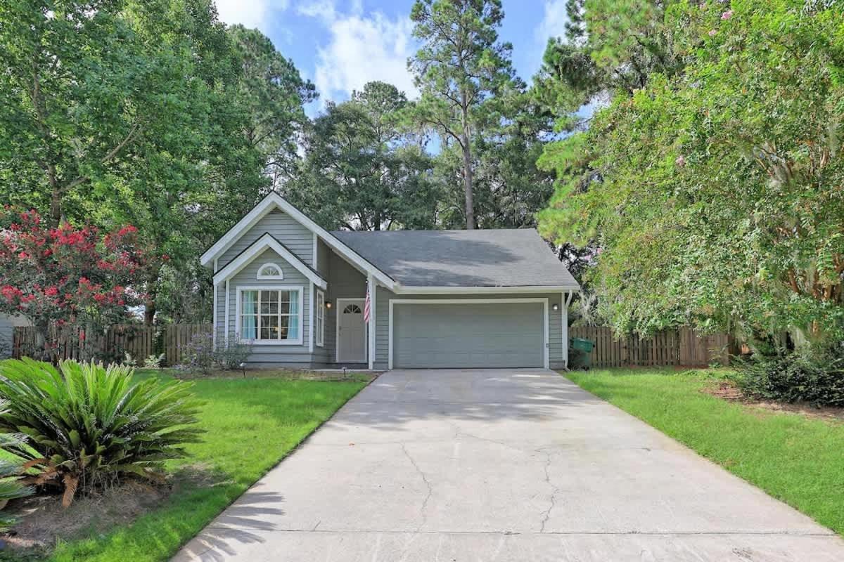 New Spacious Near & Dogs Welcome * Savannah