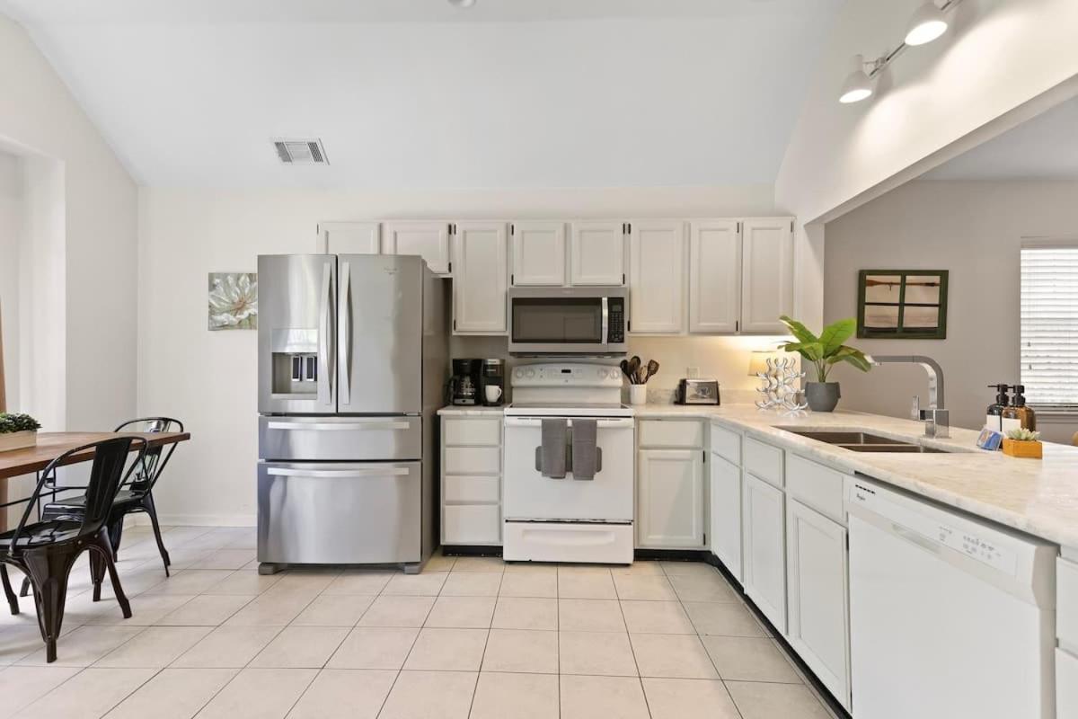 New Spacious Near & Dogs Welcome Holiday home *