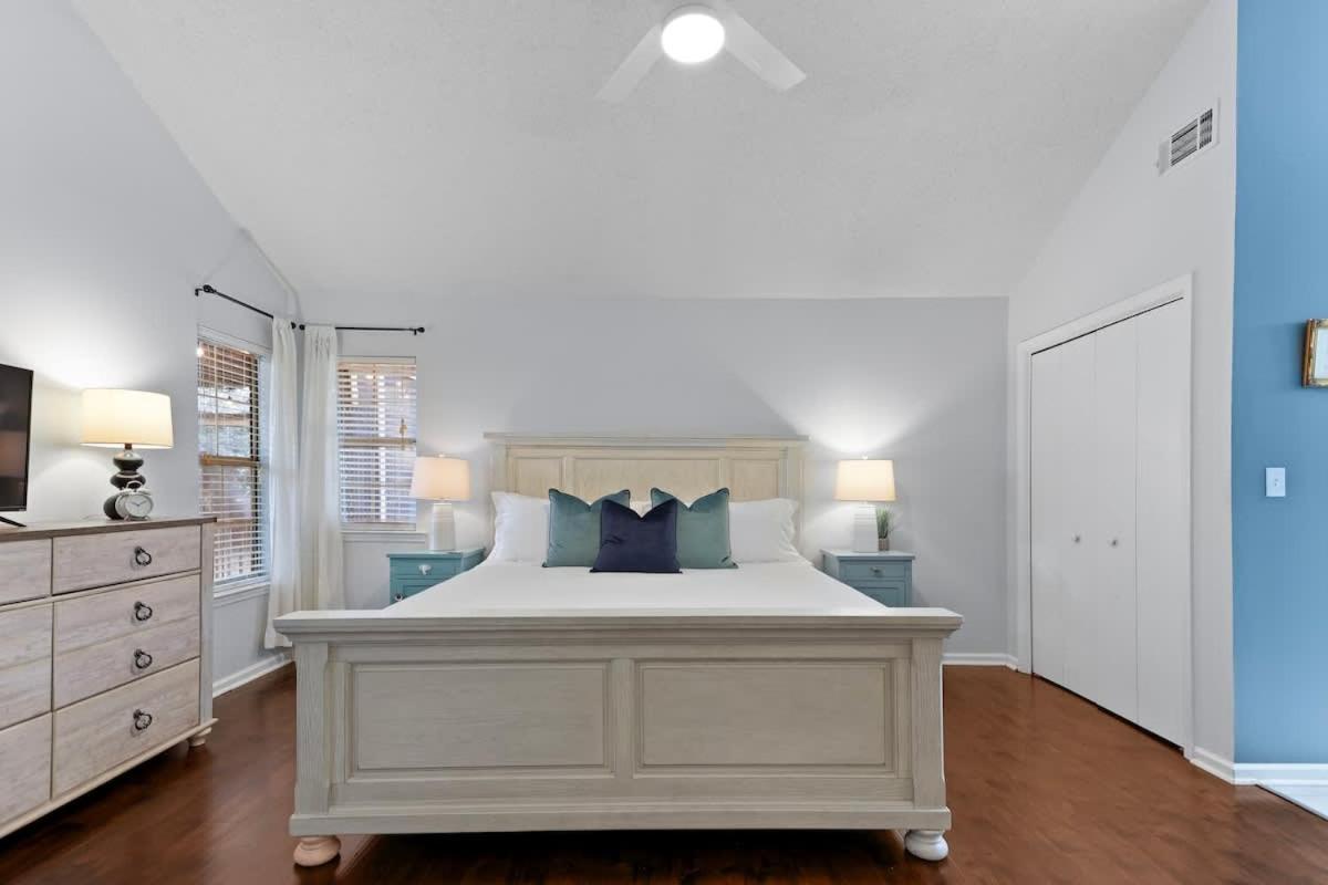 New Spacious Near & Dogs Welcome