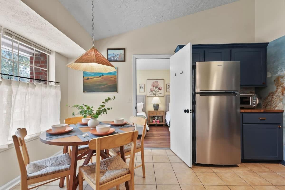 Holiday home New Meets Nostalgic - Adorable Sleeps 8 *