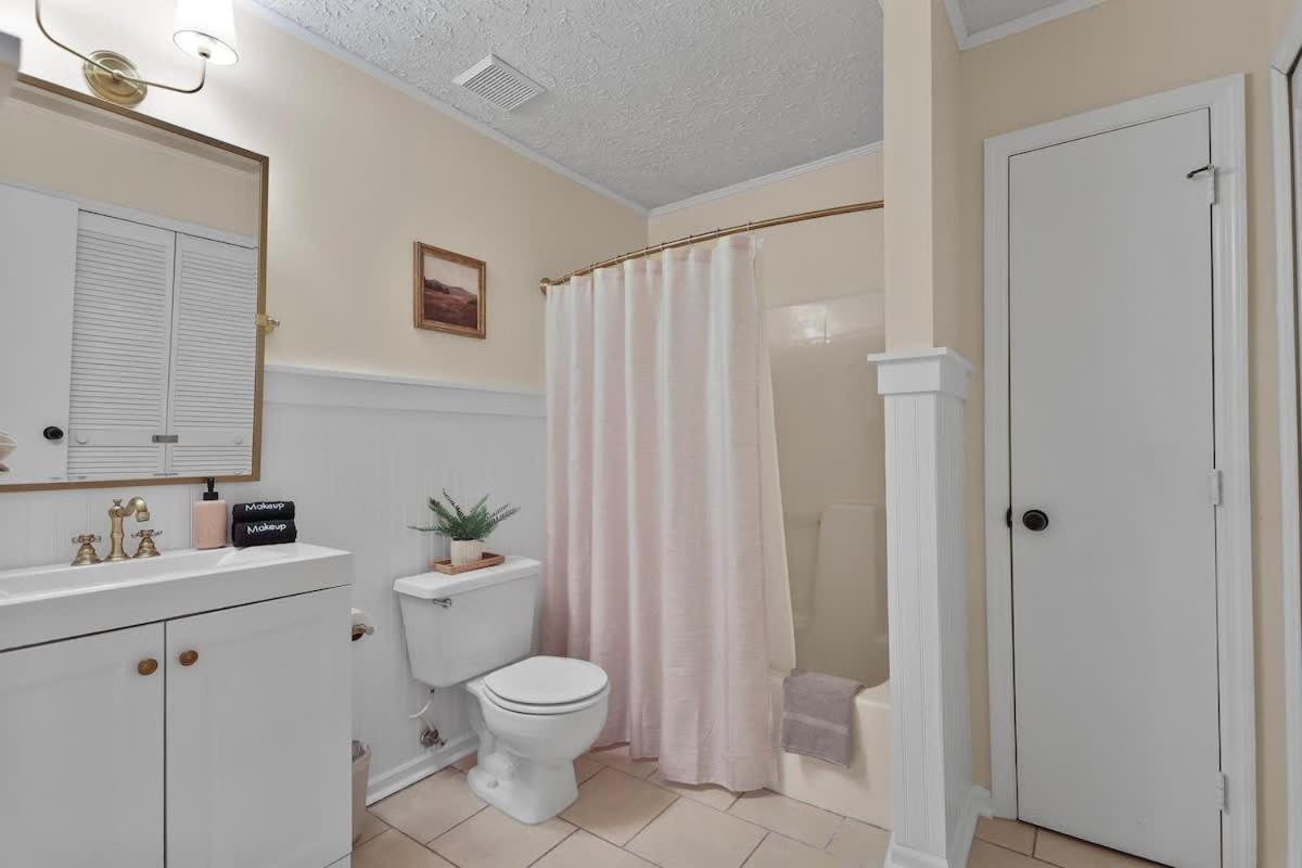 New Meets Nostalgic - Adorable Sleeps 8 Holiday home