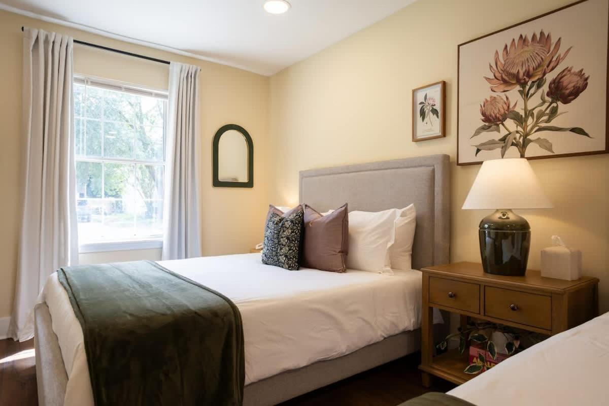 New Meets Nostalgic - Adorable Sleeps 8 * Savannah