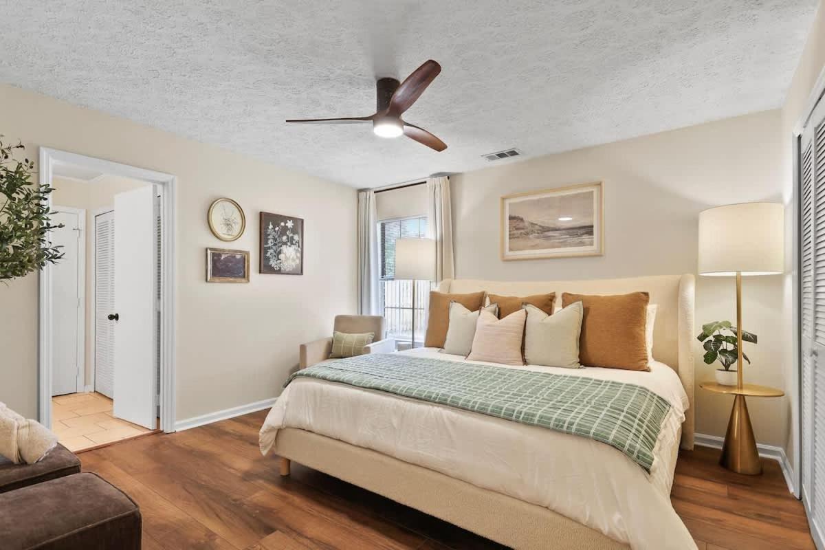 Holiday home New Meets Nostalgic - Adorable Sleeps 8 *