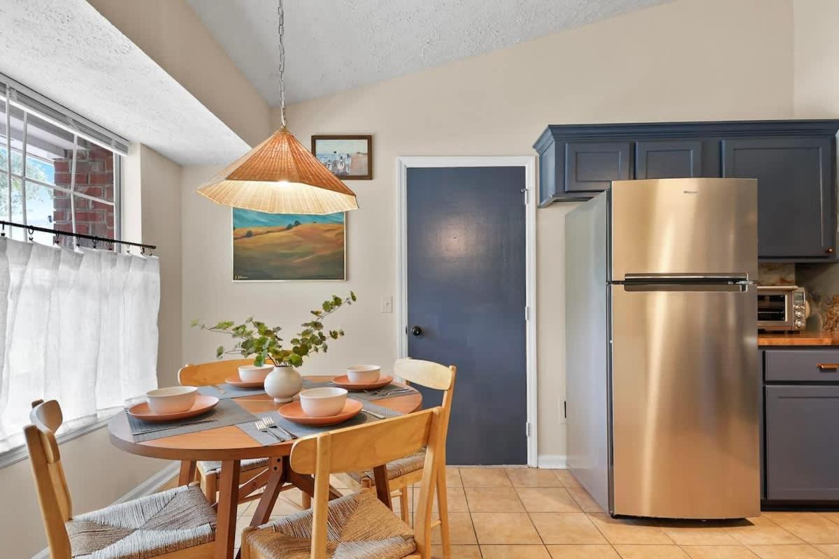 New Meets Nostalgic - Adorable Sleeps 8 * Savannah