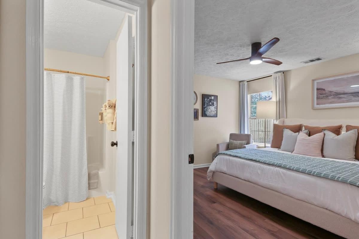 Holiday home New Meets Nostalgic - Adorable Sleeps 8 *