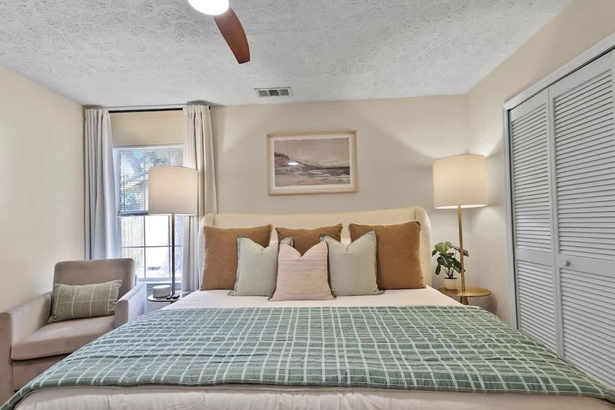 New Meets Nostalgic - Adorable Sleeps 8 Holiday home Savannah