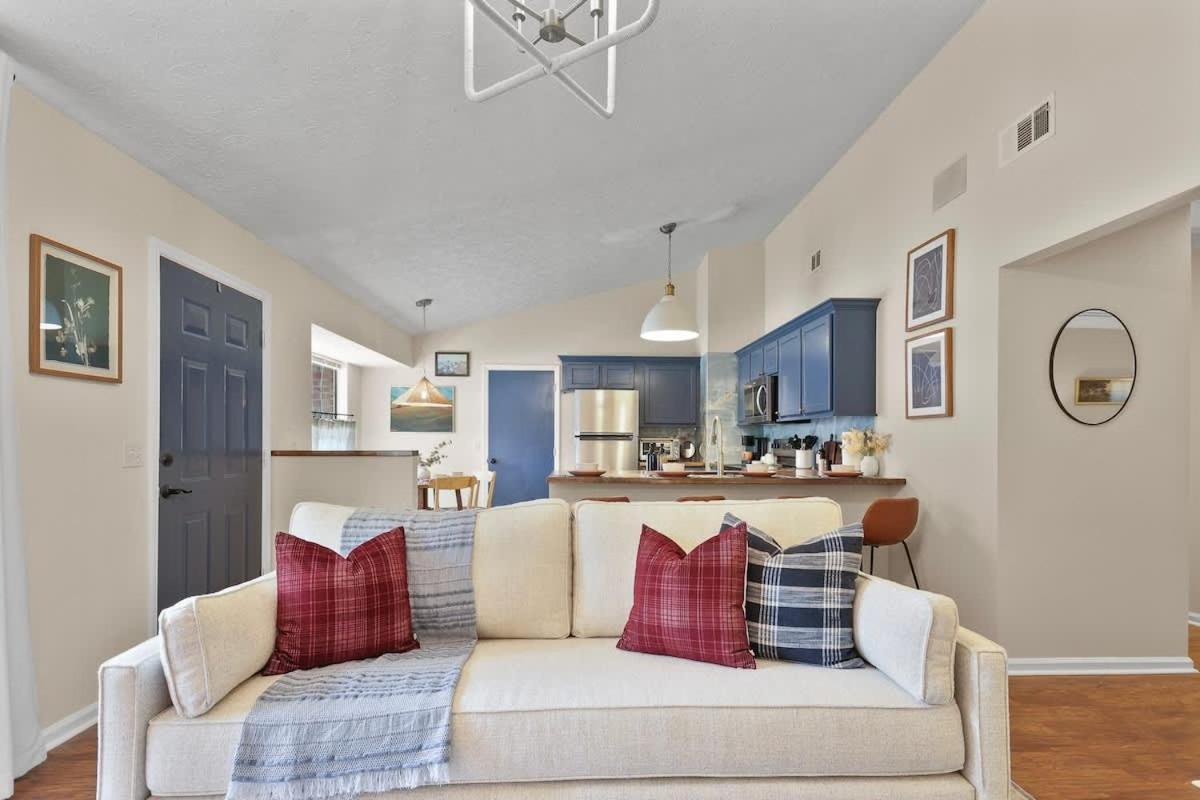 New Meets Nostalgic - Adorable Sleeps 8 Savannah