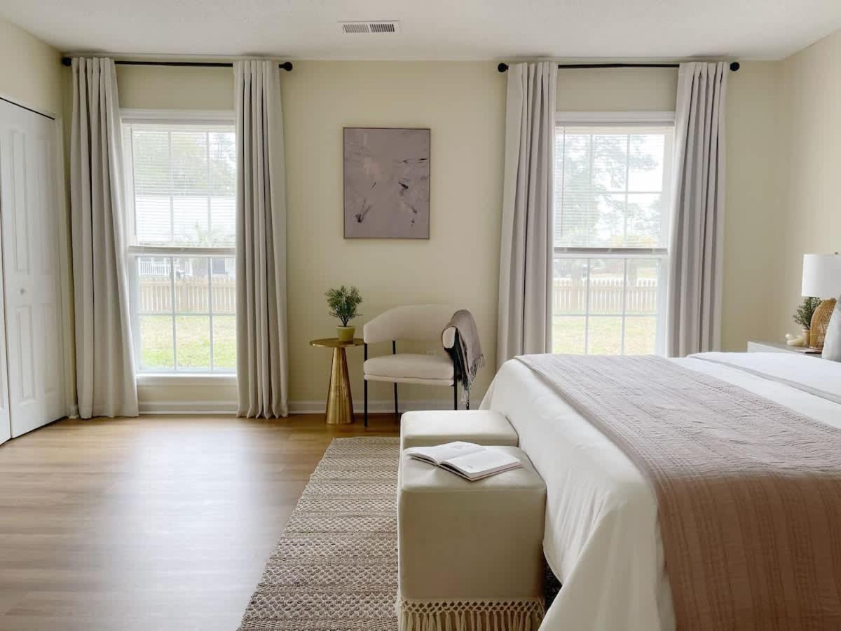 Large Sleeps 10 & Downtown Dog Heaven Savannah