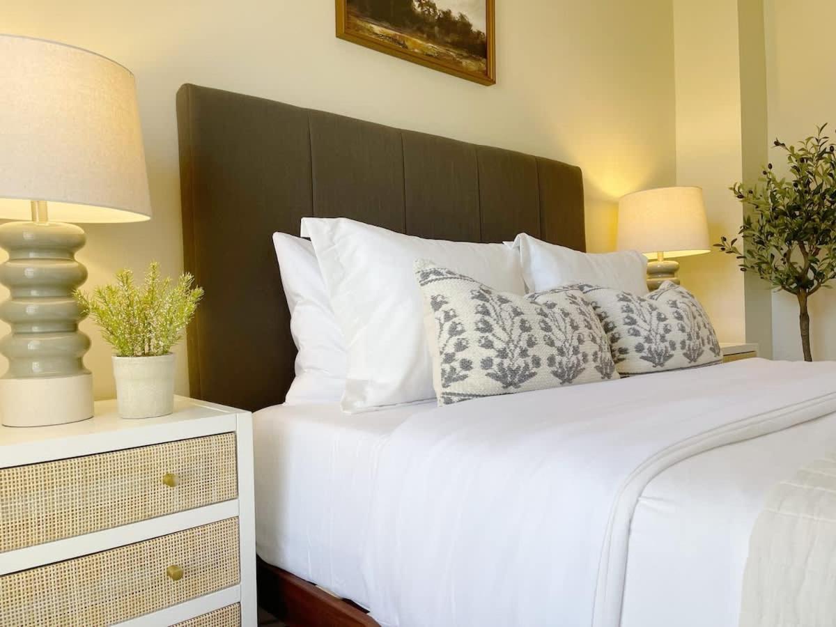 Holiday home Large Sleeps 10 & Downtown Dog Heaven *