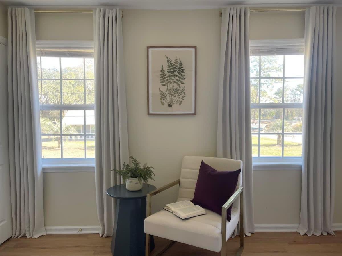 Large Sleeps 10 & Downtown Dog Heaven Holiday home