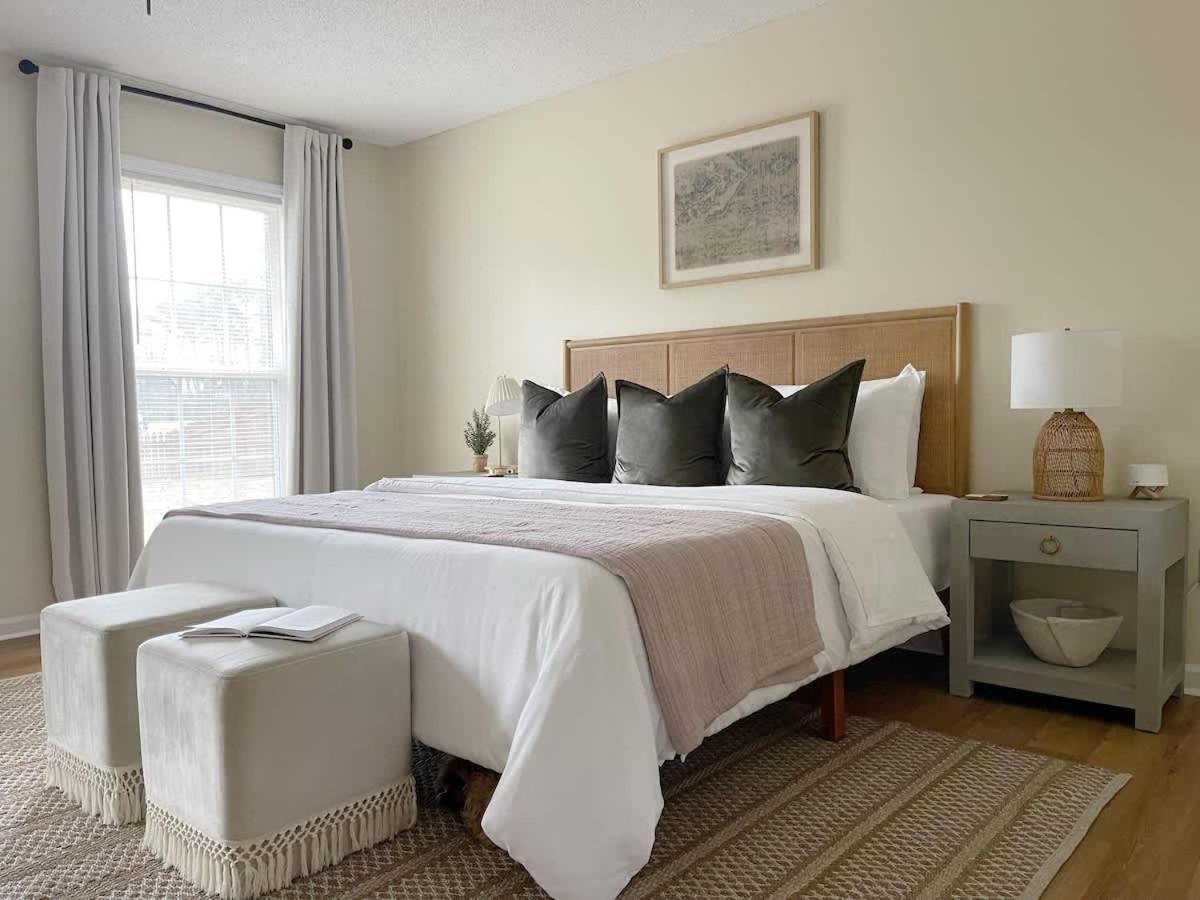 Large Sleeps 10 & Downtown Dog Heaven Savannah