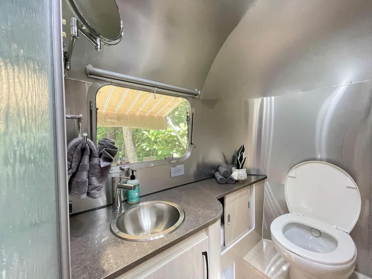 Serene Airstream Midway To And Downtown * Savannah