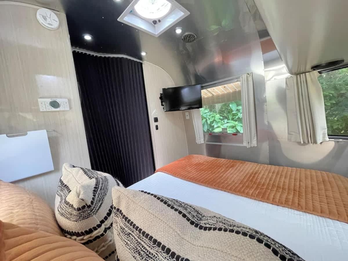 Campsite Serene Airstream Midway To And Downtown Savannah