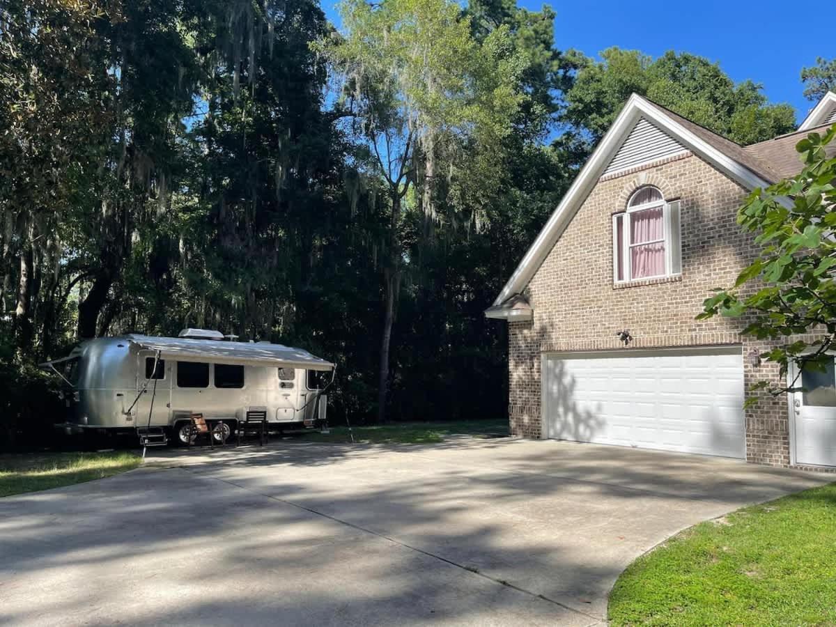 Serene Airstream Midway To And Downtown * Savannah