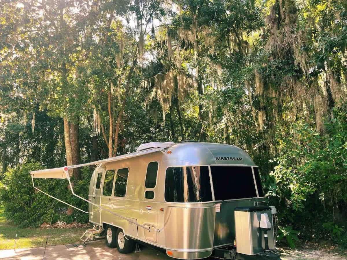 Serene Airstream Midway To And Downtown Campsite *
