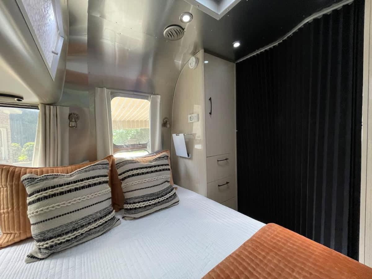 Campsite Serene Airstream Midway To And Downtown *