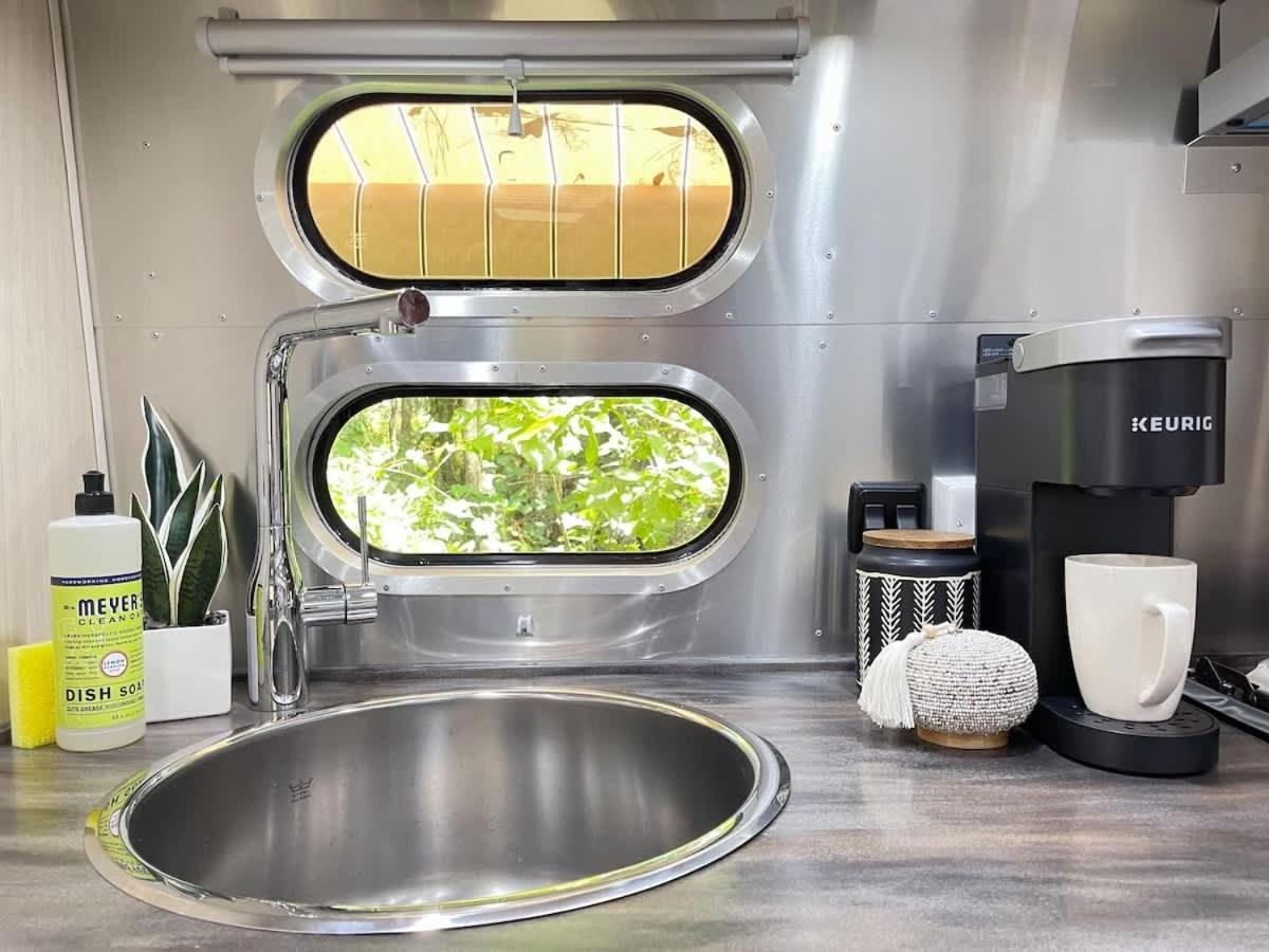 Serene Airstream Midway To And Downtown * Savannah