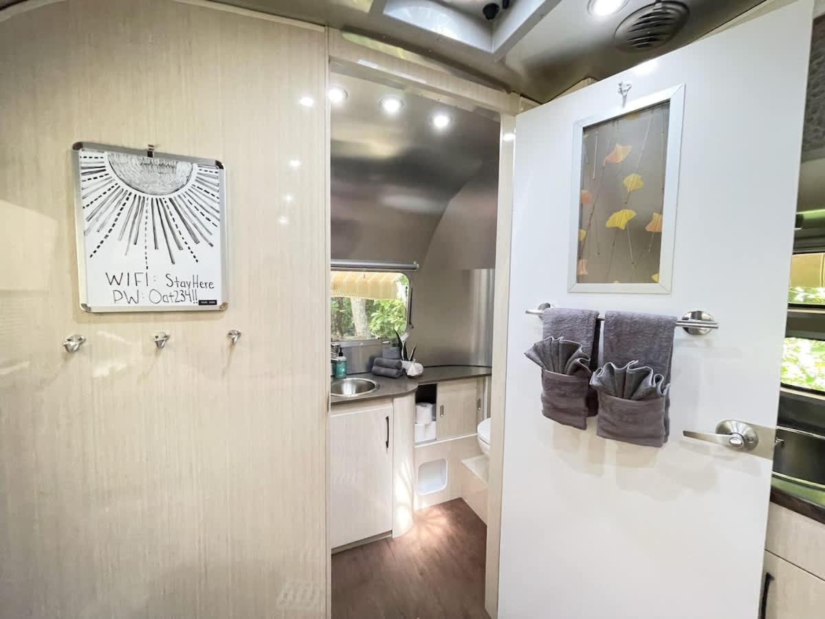 Serene Airstream Midway To And Downtown Campsite