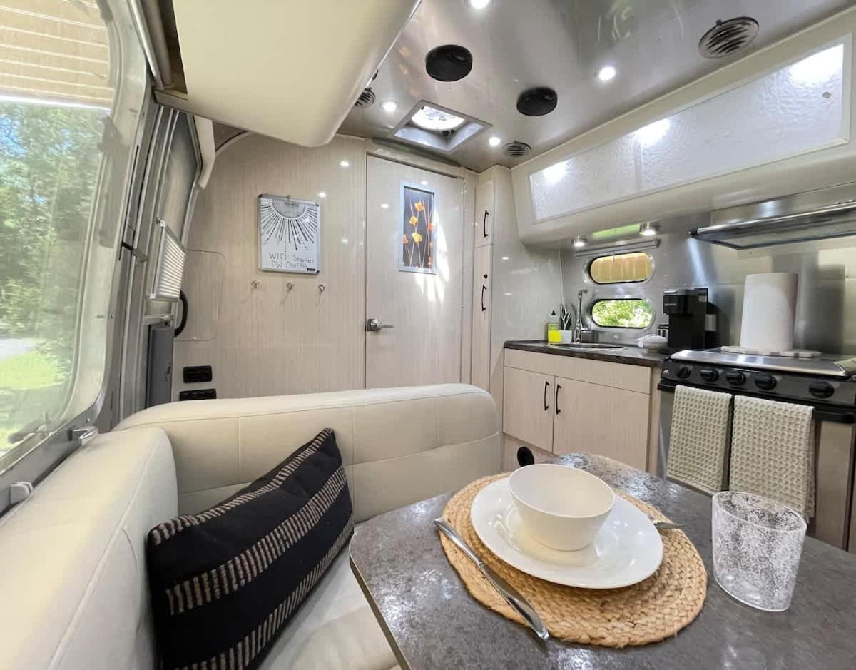 Campsite Serene Airstream Midway To And Downtown Savannah
