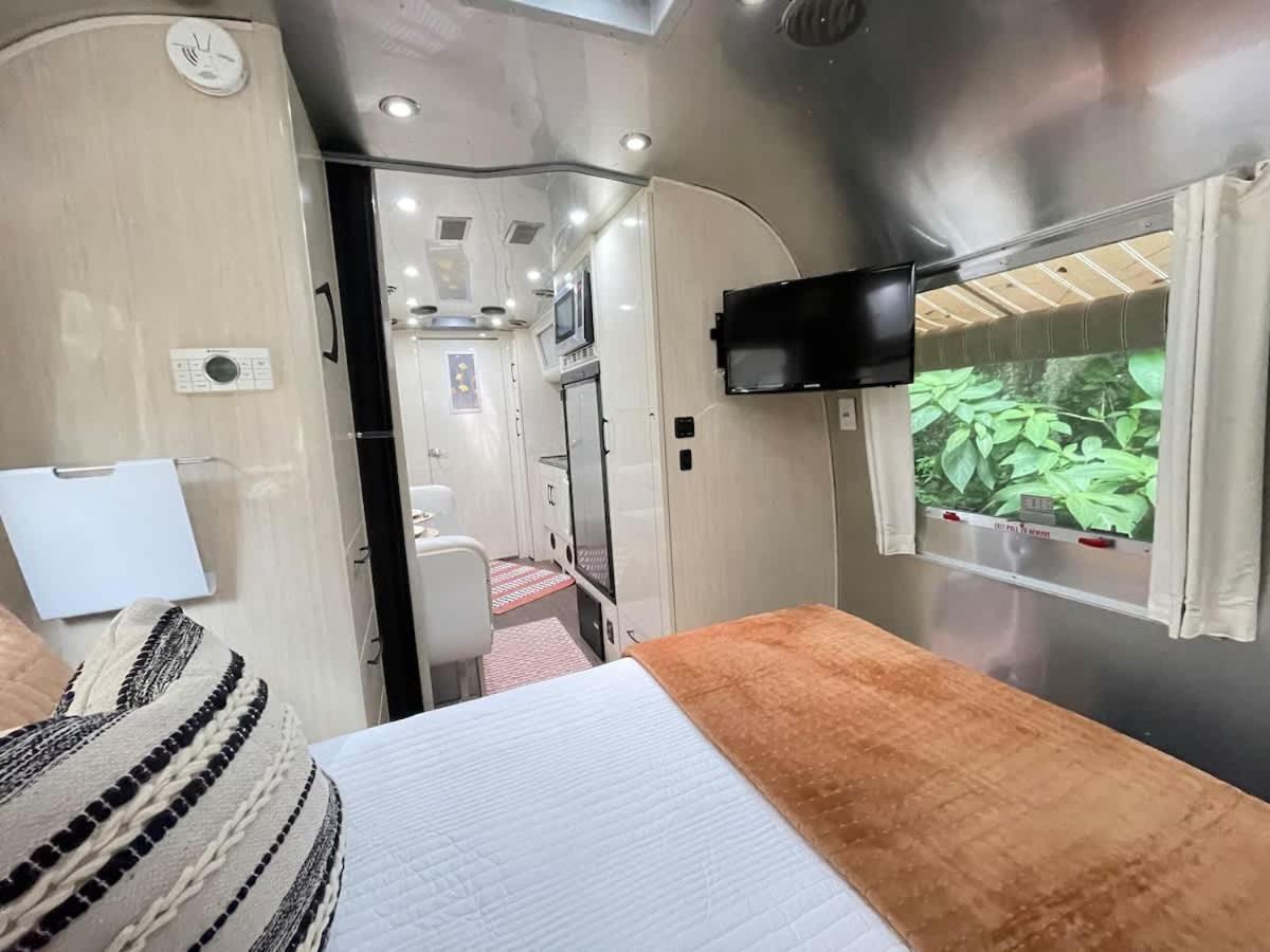 Campsite Serene Airstream Midway To And Downtown Savannah