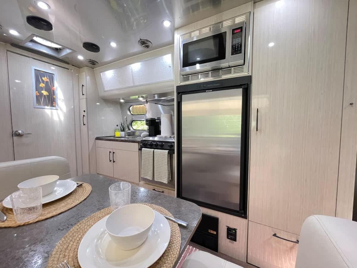 Serene Airstream Midway To And Downtown * Savannah
