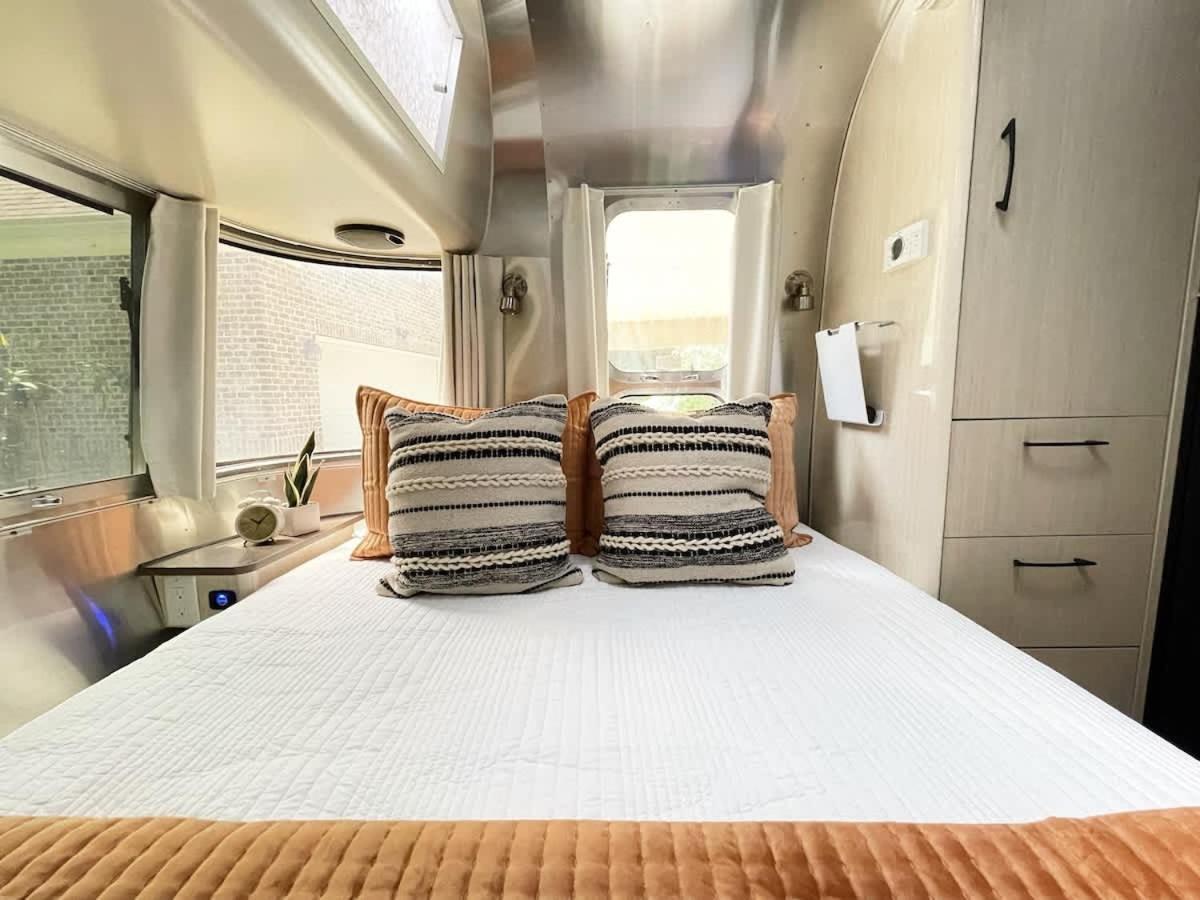 Serene Airstream Midway To And Downtown Campsite *