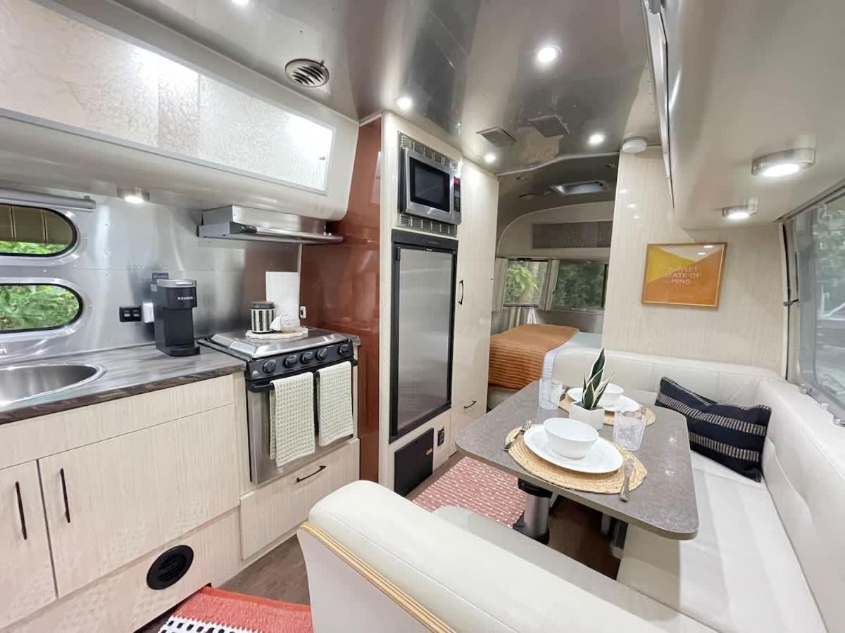 Serene Airstream Midway To And Downtown * Savannah