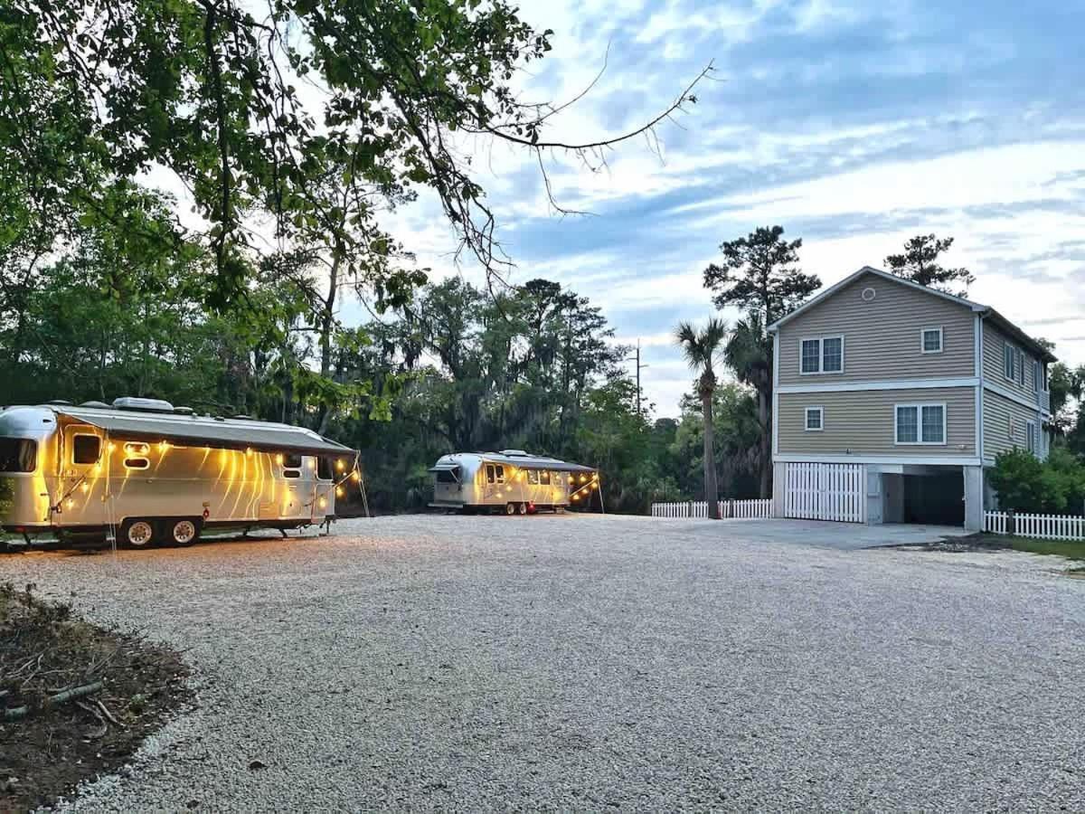 Cozy & Fun Airstream Camper Near Downtown & Campsite *