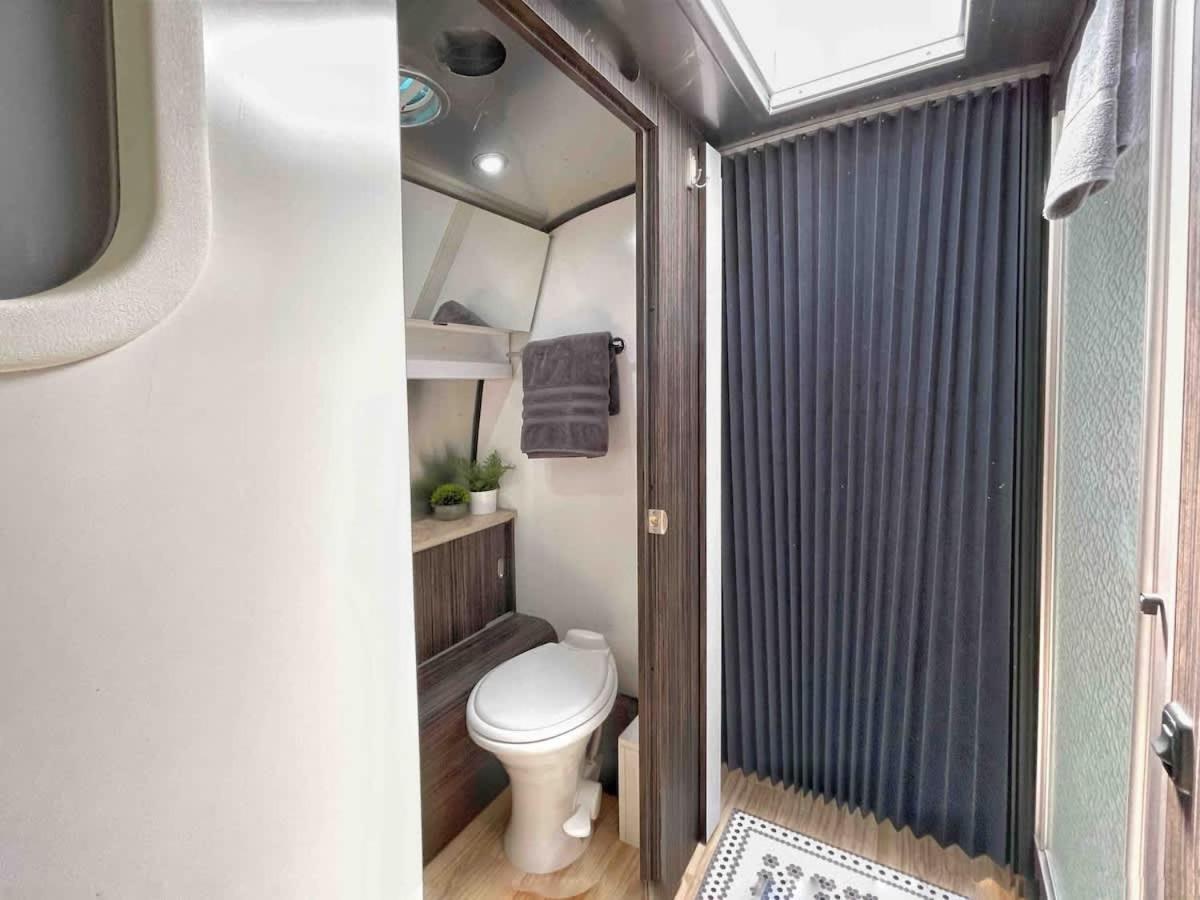 Cozy & Fun Airstream Camper Near Downtown & *
