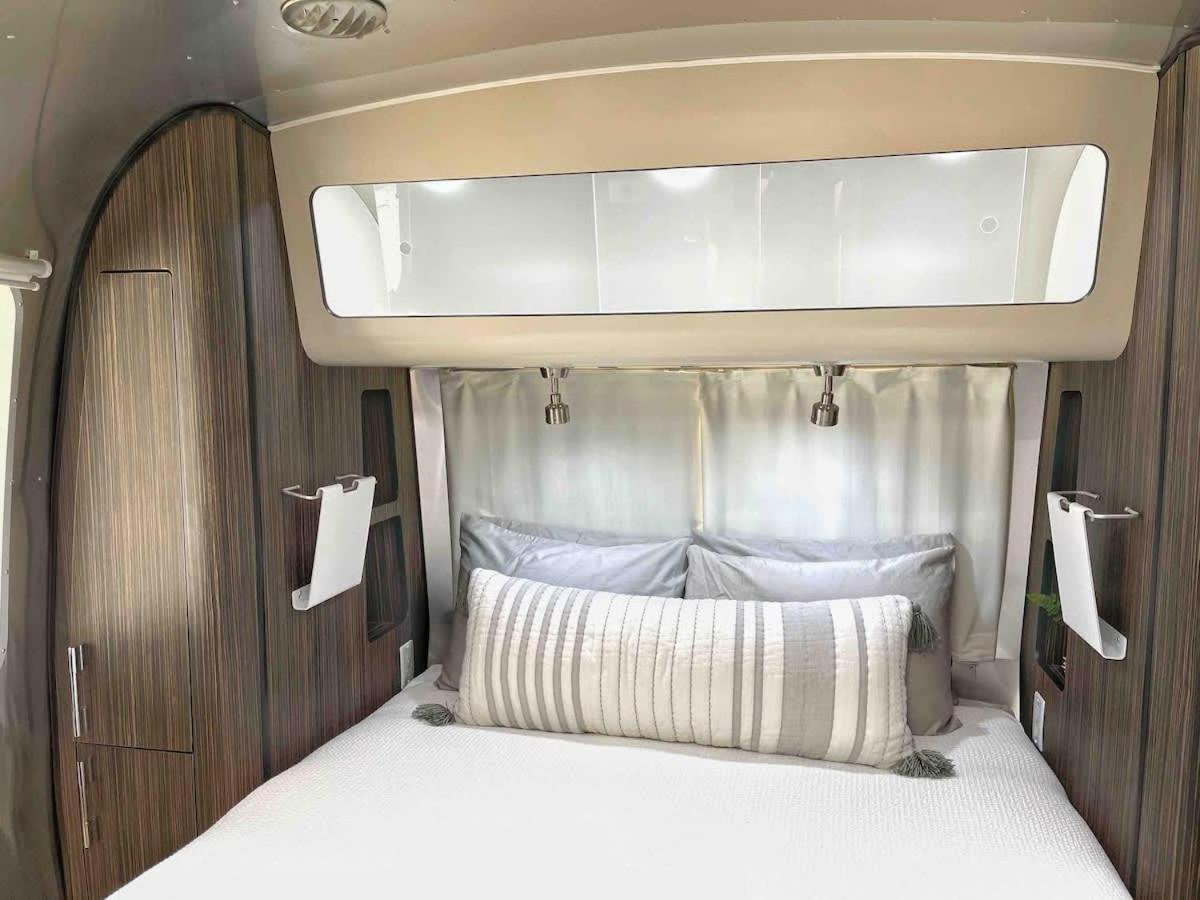 Cozy & Fun Airstream Camper Near Downtown & Campsite Savannah