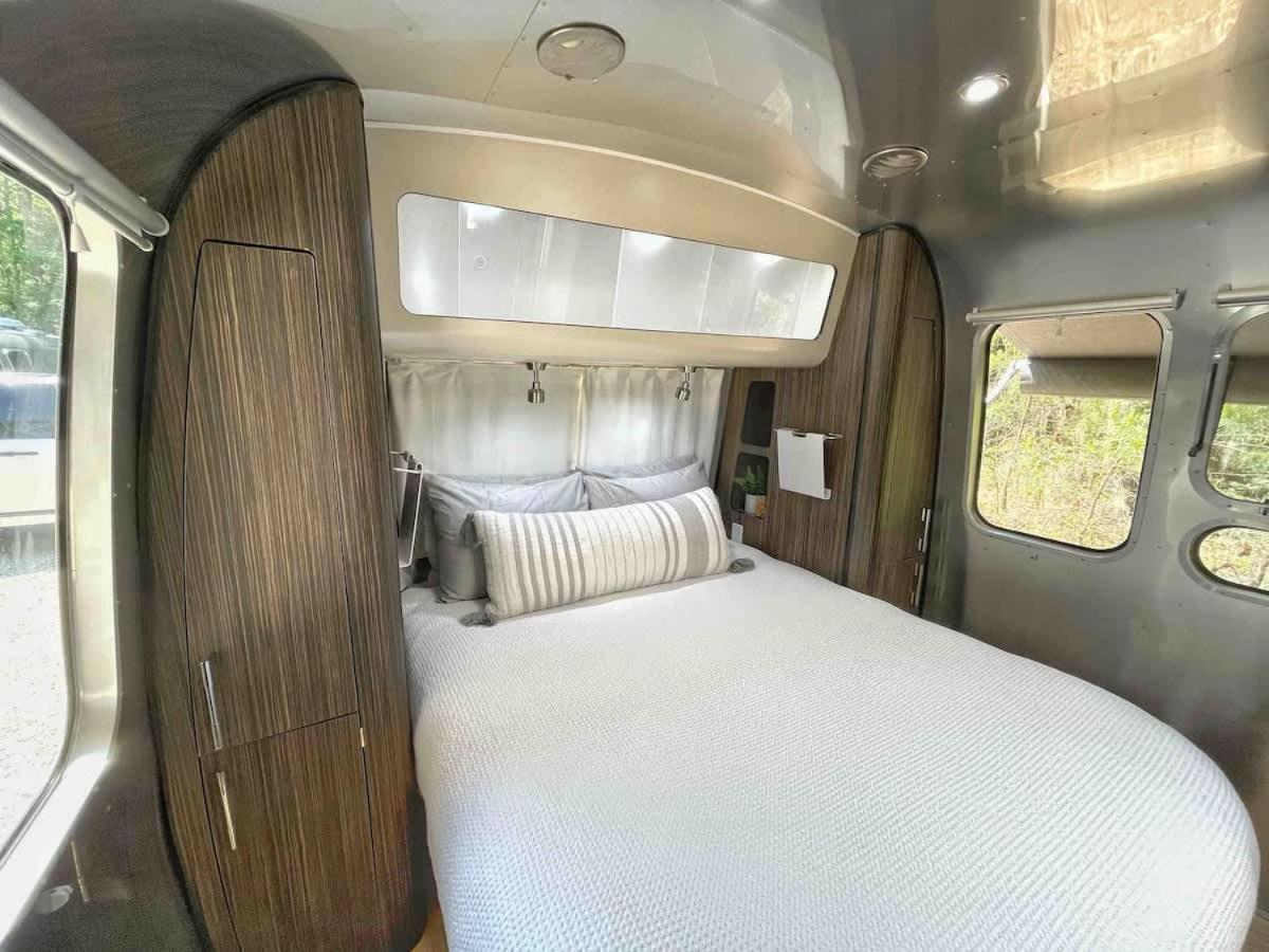 Cozy & Fun Airstream Camper Near Downtown & *