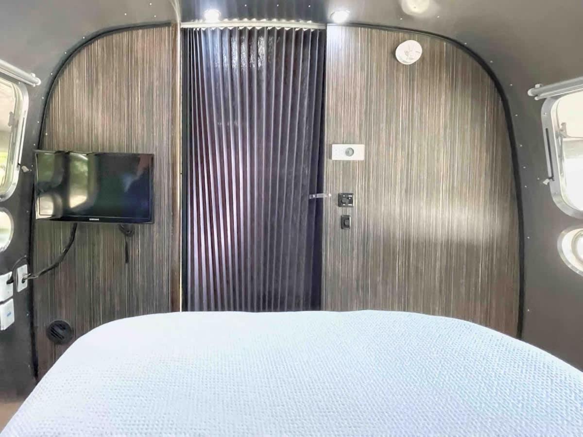 Campsite Cozy & Fun Airstream Camper Near Downtown &