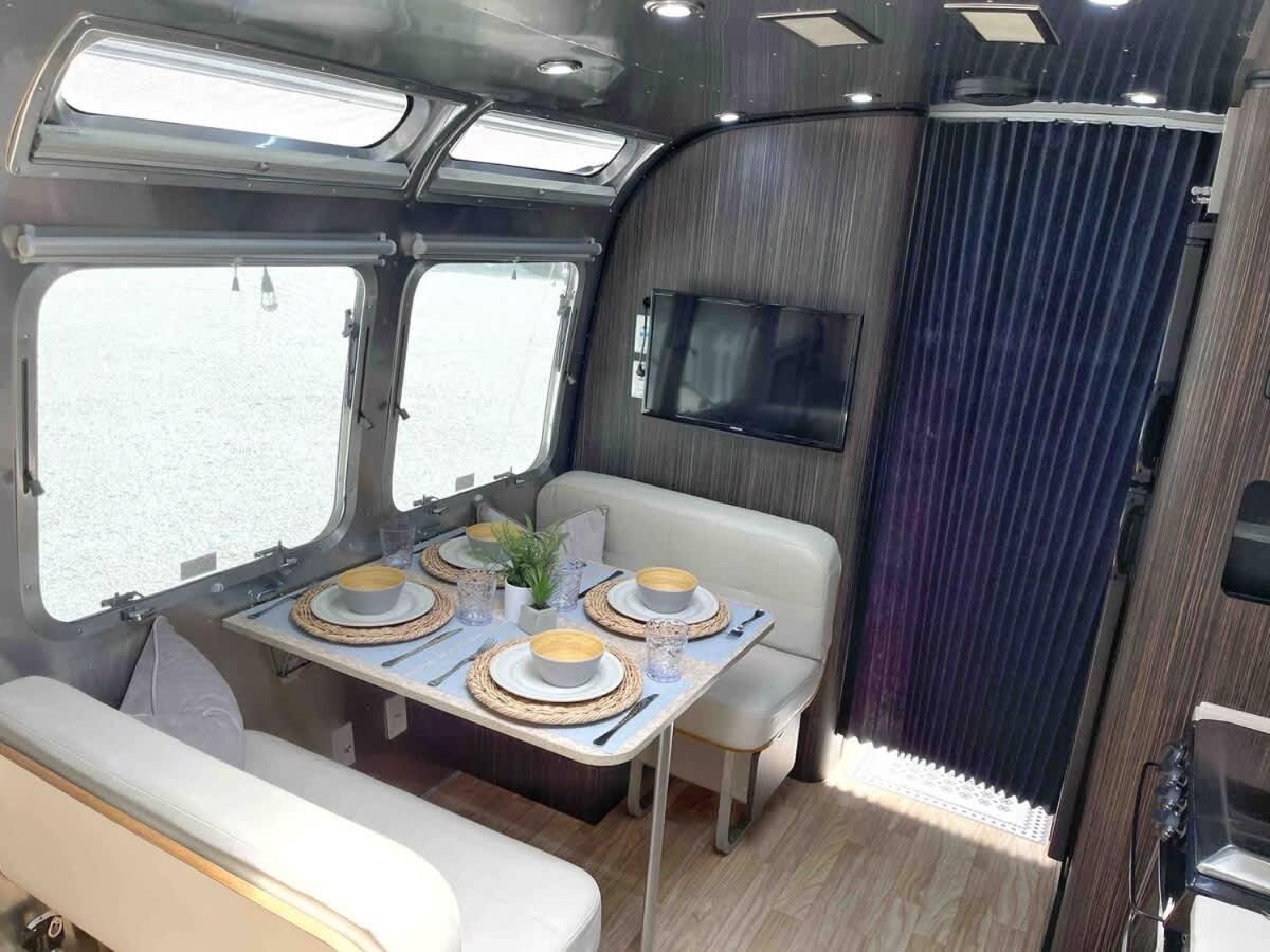 Campsite Cozy & Fun Airstream Camper Near Downtown &