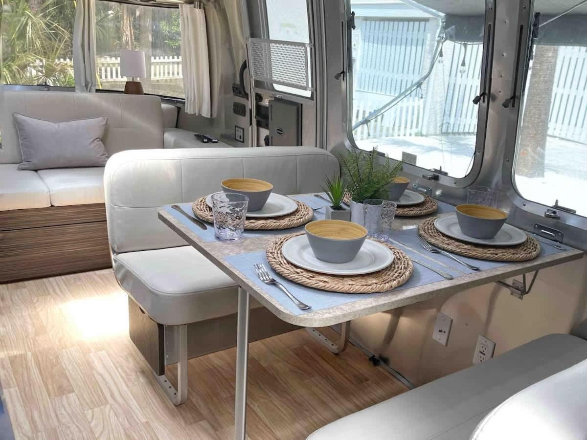 Cozy & Fun Airstream Camper Near Downtown & Campsite *