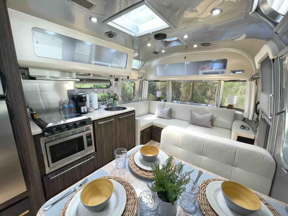 Campsite Cozy & Fun Airstream Camper Near Downtown &