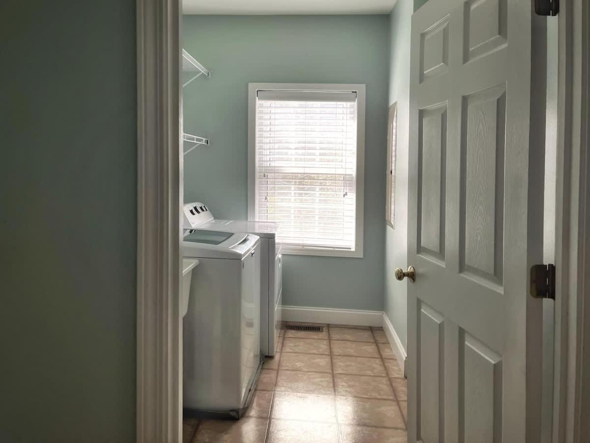Large W Midway To & Tybee Island! Dog Friendly Venue *