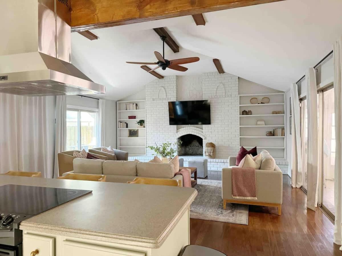 Spacious Family W Pool And Game-room Near Downtown And Holiday home Savannah