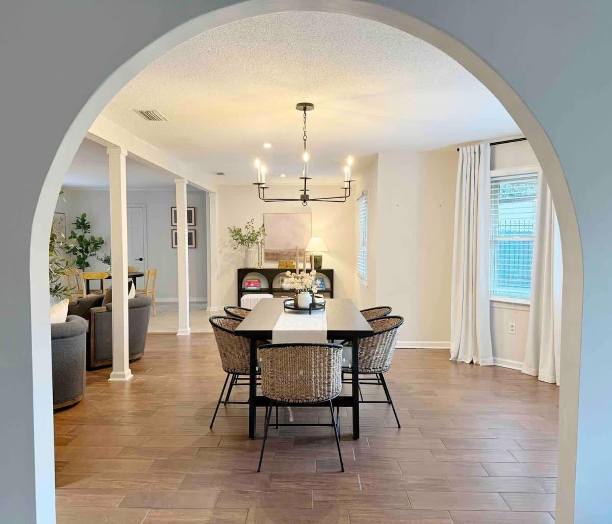 Spacious Family W Pool And Game-room Near Downtown And * Savannah