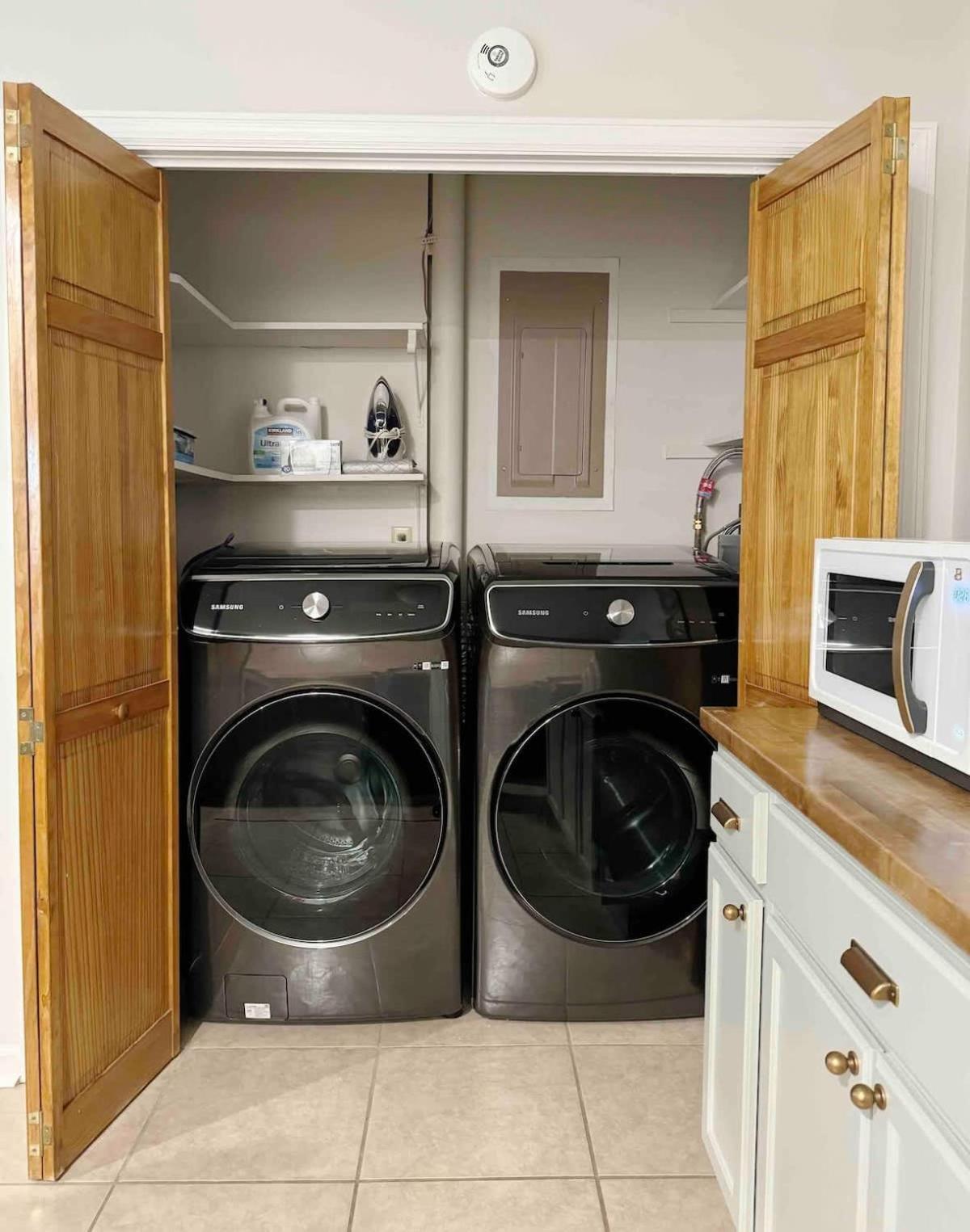 Holiday home Spacious Family W Pool And Game-room Near Downtown And