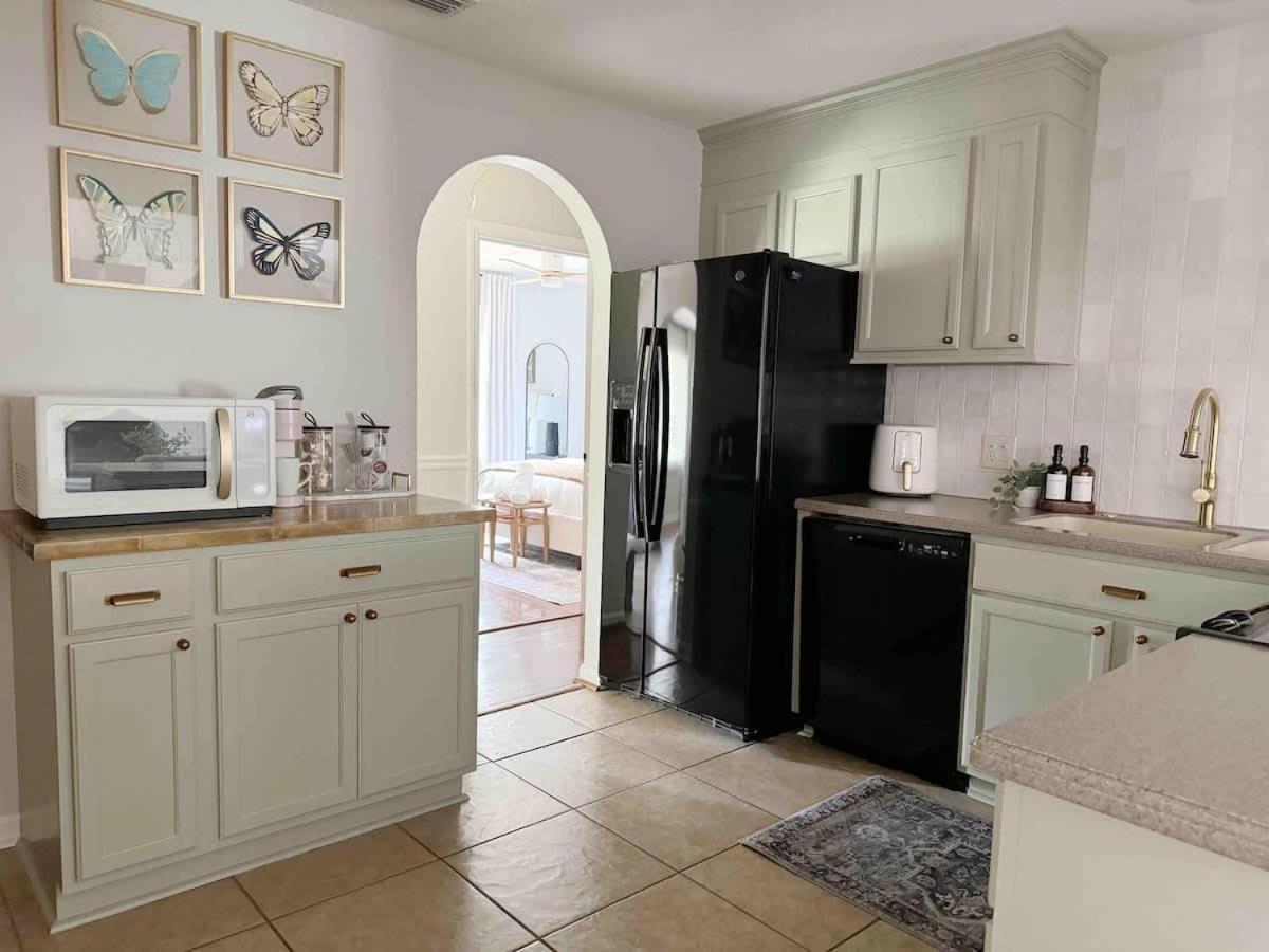 Spacious Family W Pool And Game-room Near Downtown And Holiday home