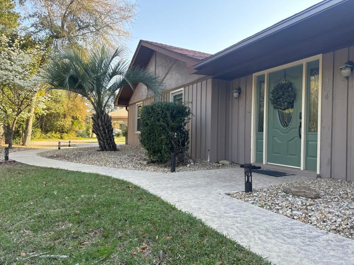 Spacious Family W Pool And Game-room Near Downtown And Savannah