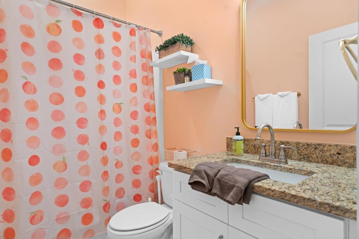 Renovated Dog Friendly Duplex Near Food & Fun Fully Fenced Yard And Private Parking *