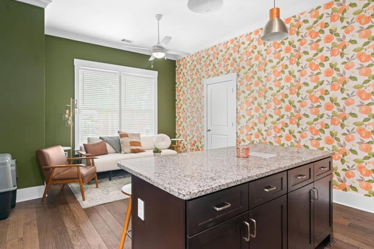Renovated Dog Friendly Duplex Near Food & Fun Fully Fenced Yard And Private Parking Savannah