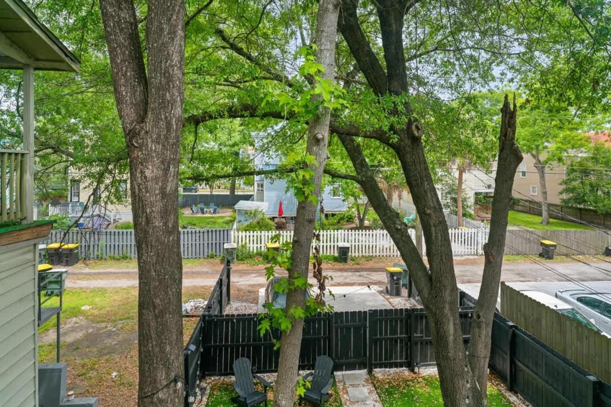 Renovated Dog Friendly Duplex Near Food & Fun Fully Fenced Yard And Private Parking * Savannah